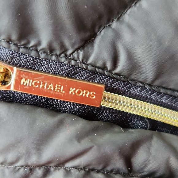 Micheal Kors Packable Down Fill Jackey (Small) - Picture 3 of 8